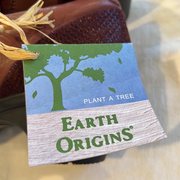 Earth Origins leather maroon super comfy shoes - Picture 10 of 11